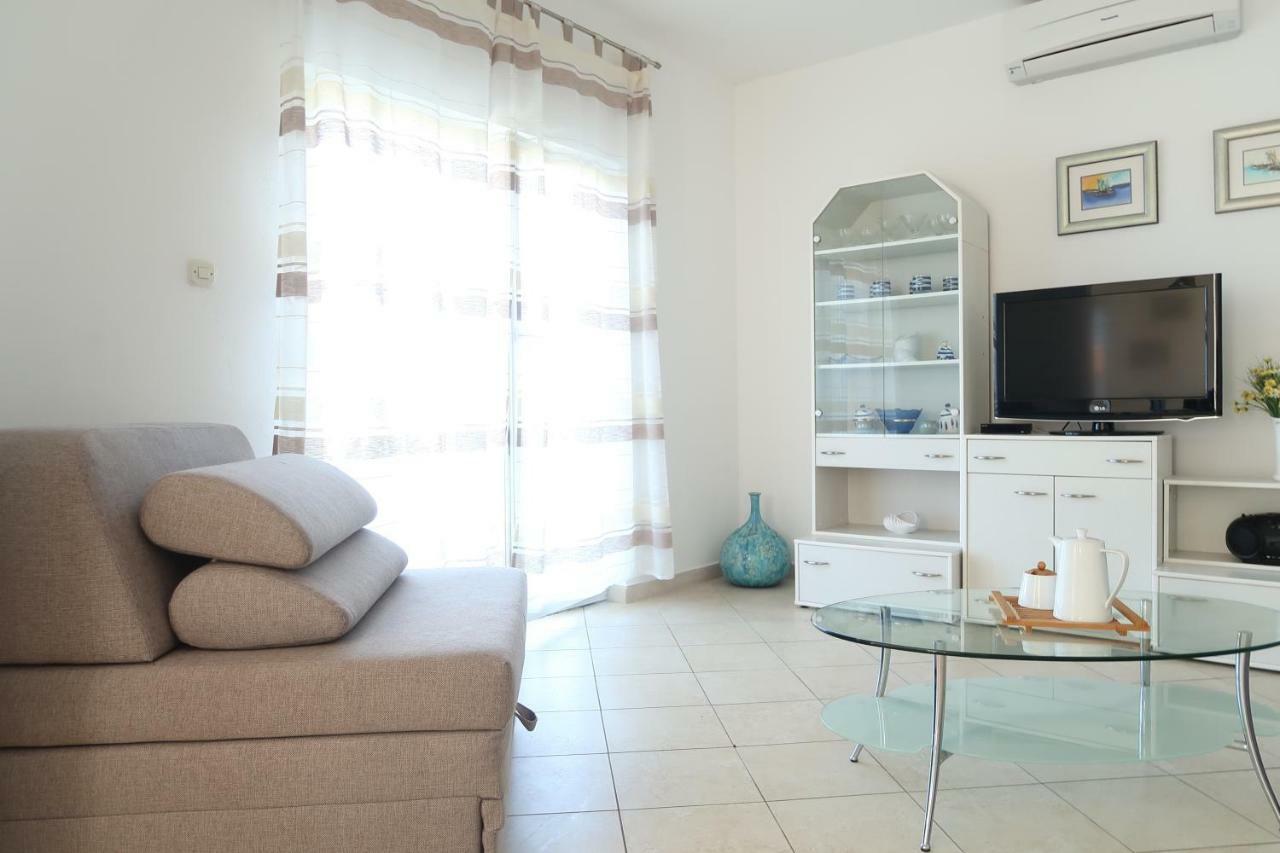 Apartments Maras Primošten Екстериор снимка