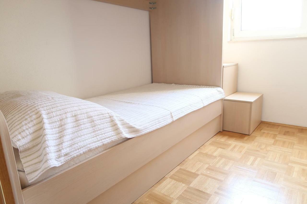 Apartments Maras Primošten Екстериор снимка