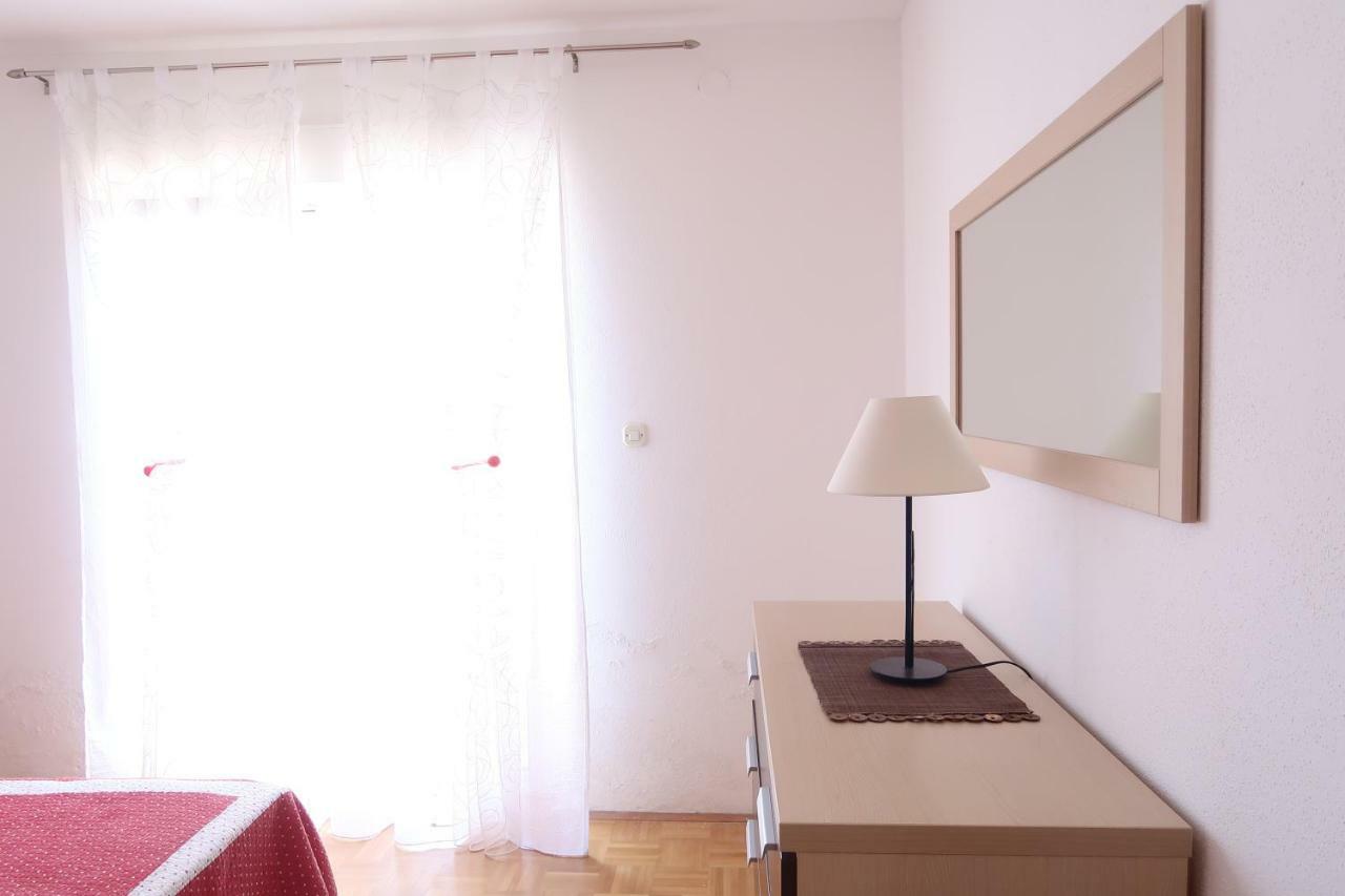 Apartments Maras Primošten Екстериор снимка