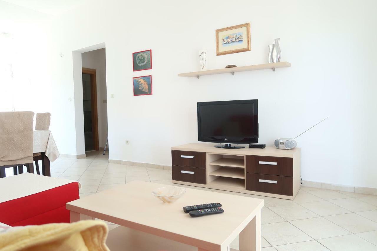 Apartments Maras Primošten Екстериор снимка