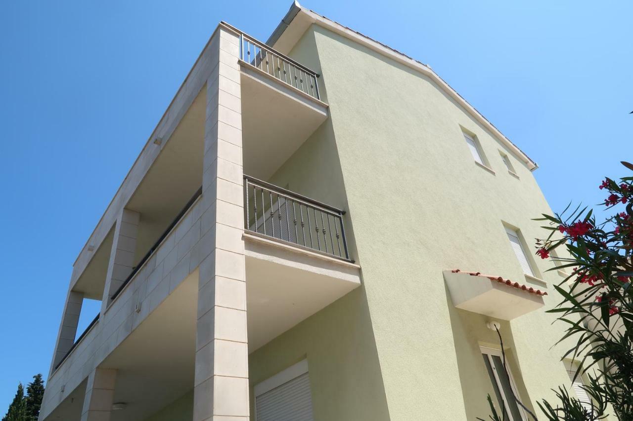 Apartments Maras Primošten Екстериор снимка
