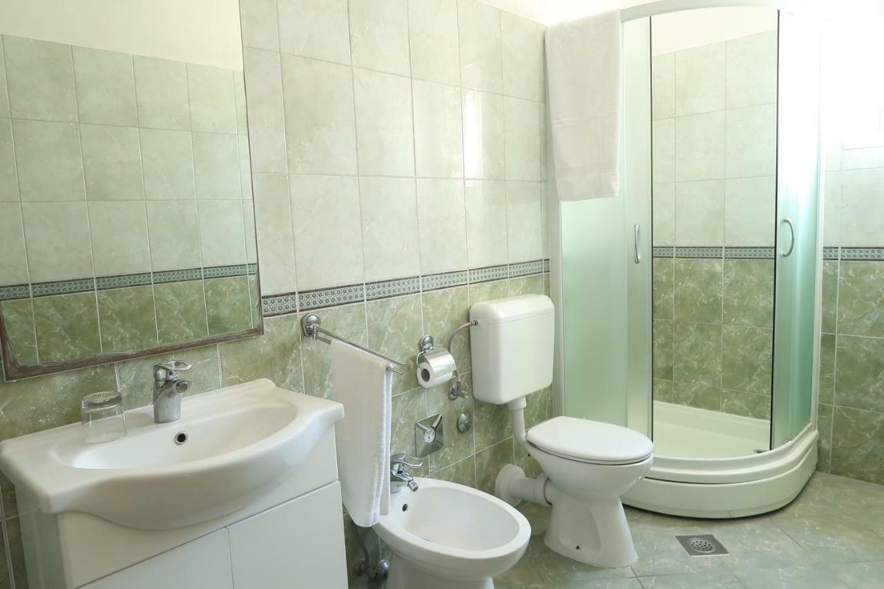 Apartments Maras Primošten Екстериор снимка