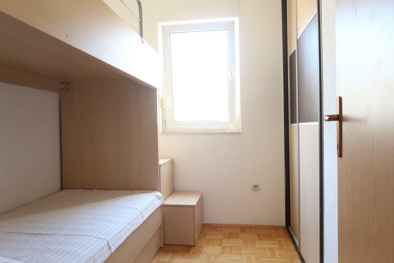 Apartments Maras Primošten Екстериор снимка
