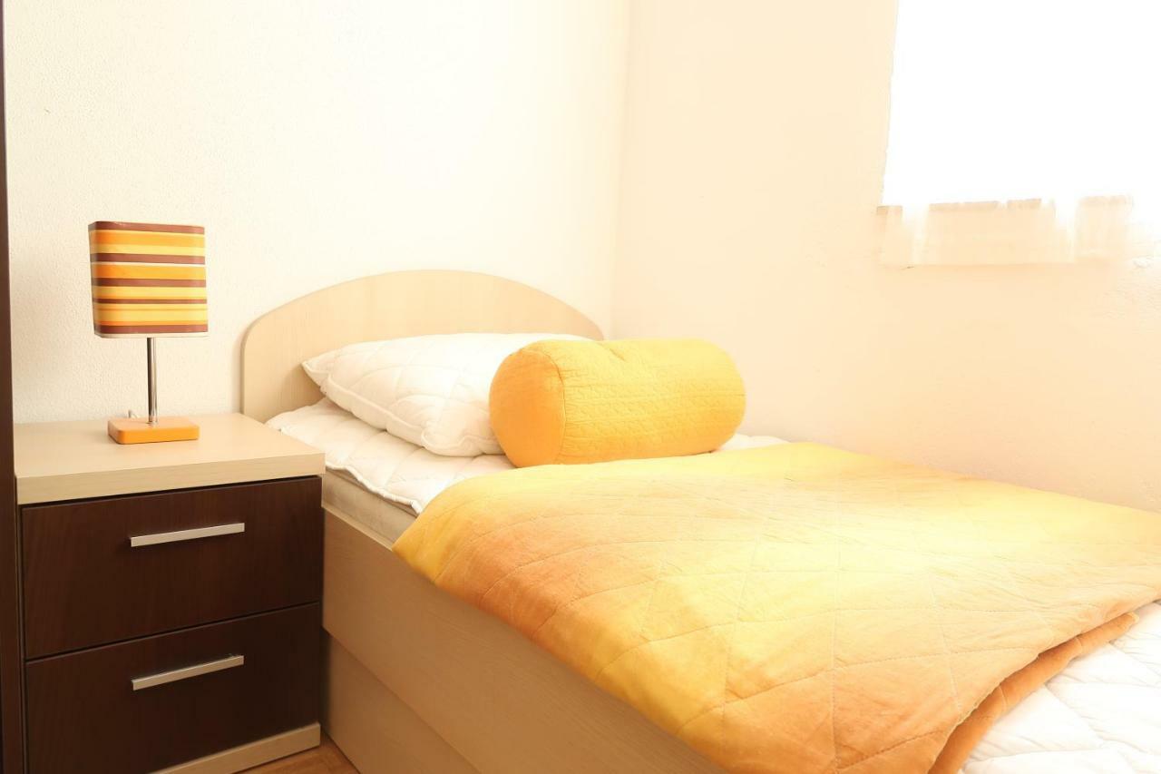 Apartments Maras Primošten Екстериор снимка