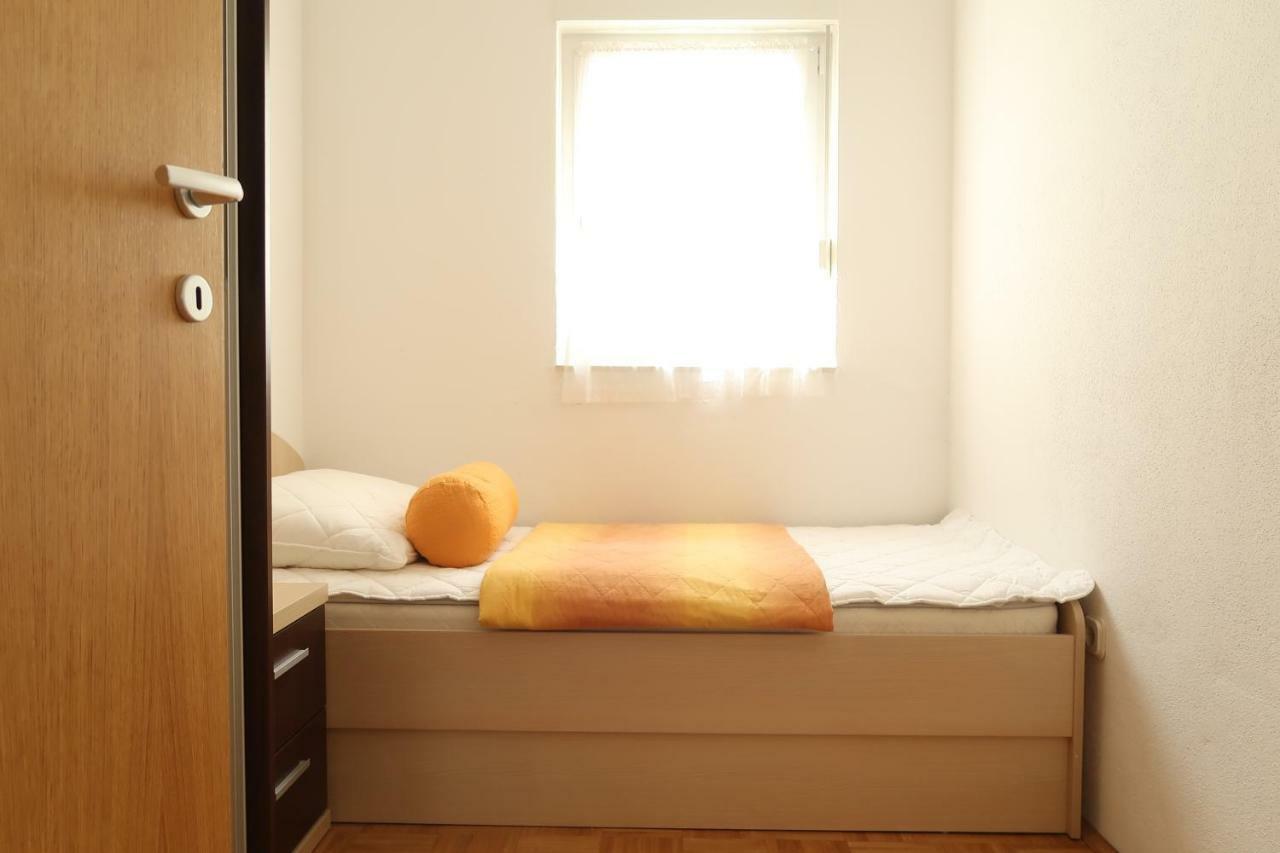 Apartments Maras Primošten Екстериор снимка