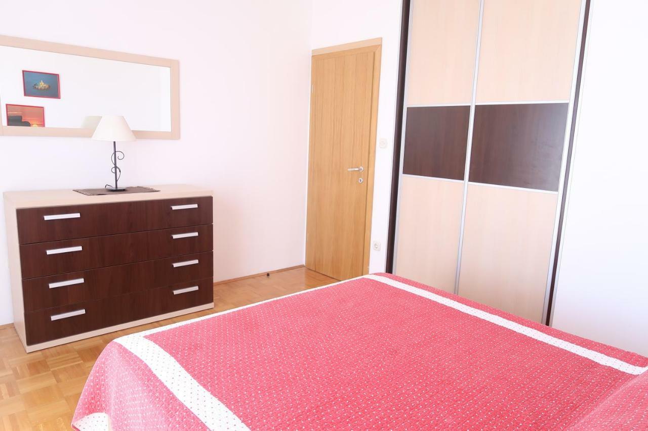 Apartments Maras Primošten Екстериор снимка